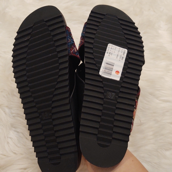 Johnny Was Beatriz Leather Embroidered Sandal - Picture 4 of 6